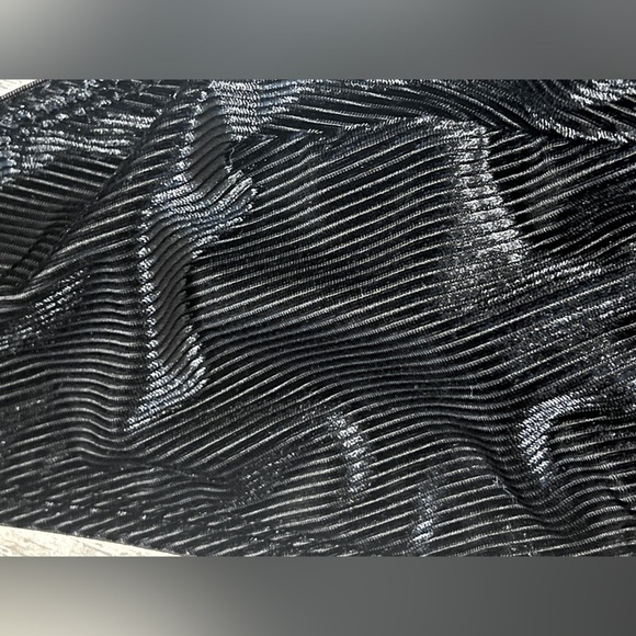 FINAL PRICE  PINK Velvet Ribbed Plunge Bralette - Picture 3 of 6